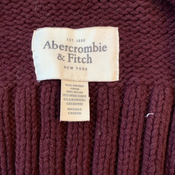 Abercrombie and Fitch, matching scarf and beanie, burgundy color,great condition - Picture 2 of 4